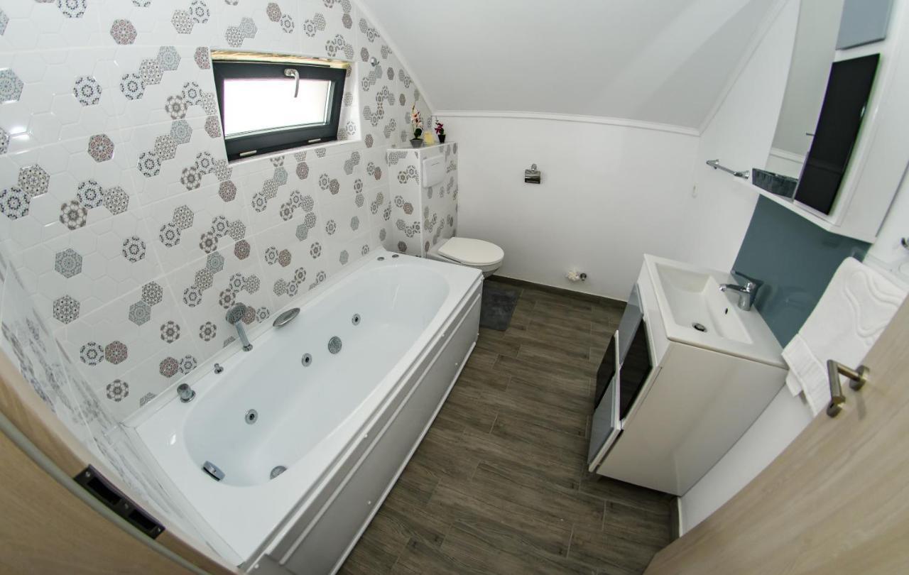 Apart Bun Oradea Exterior photo