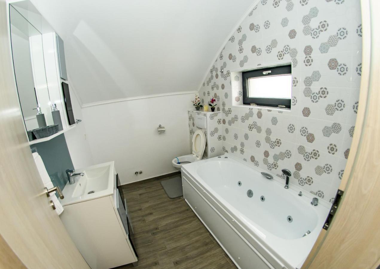 Apart Bun Oradea Exterior photo